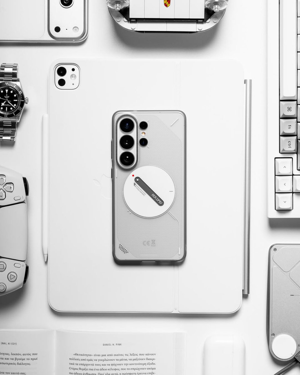 AULUMU_Japan's tweet image. 白の世界に、確かな『秩序』が刻まれる🔲
#aulumu #desktop #デスク周り #デザイン