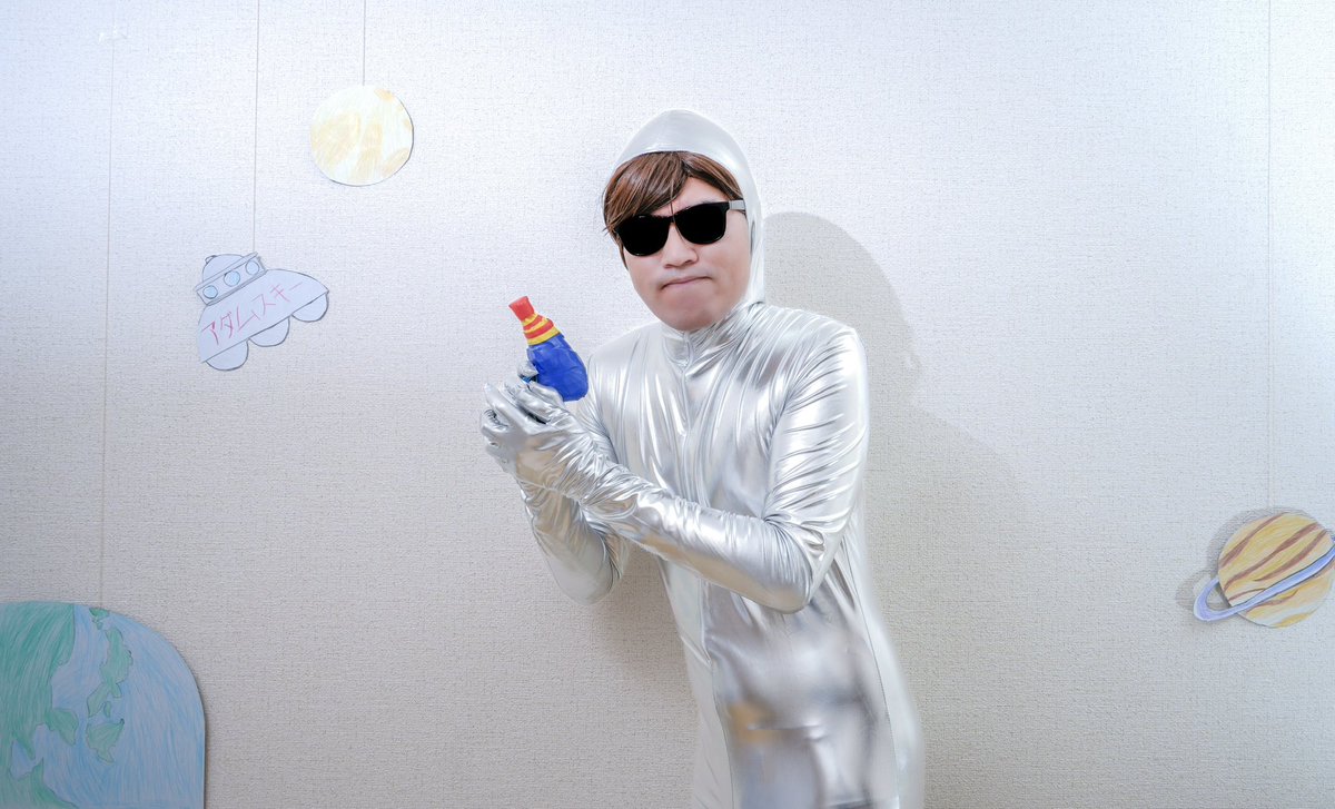 #御新規さんも増えた事だし自己紹介しようぜ

5年前からサングラスと生命を共にしたグラサンじゃい
佐賀県とゾンビランドサガのためなら、有明海で藻屑になったり、叫んだり、ついには空を飛んだりと色々します
佐賀県には大概この姿なので、自転車に乗ってる姿を見かけた時は笑ってあげて下さい