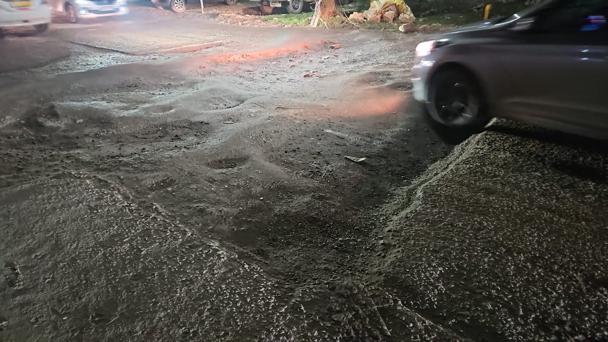 SANJAYGULATI9's tweet photo. @cmohry @NayabSainiBJP @narendramodi @DC_Gurugram @MunCorpGurugram @mlkhattar 

A tragedy is waiting to happen in sector 46 due to the wretched condition of roads... This sector of the millennium city is in worse condition than any rural area of the city.... Shameful!!. https://t.co/EDQyhJHA8W