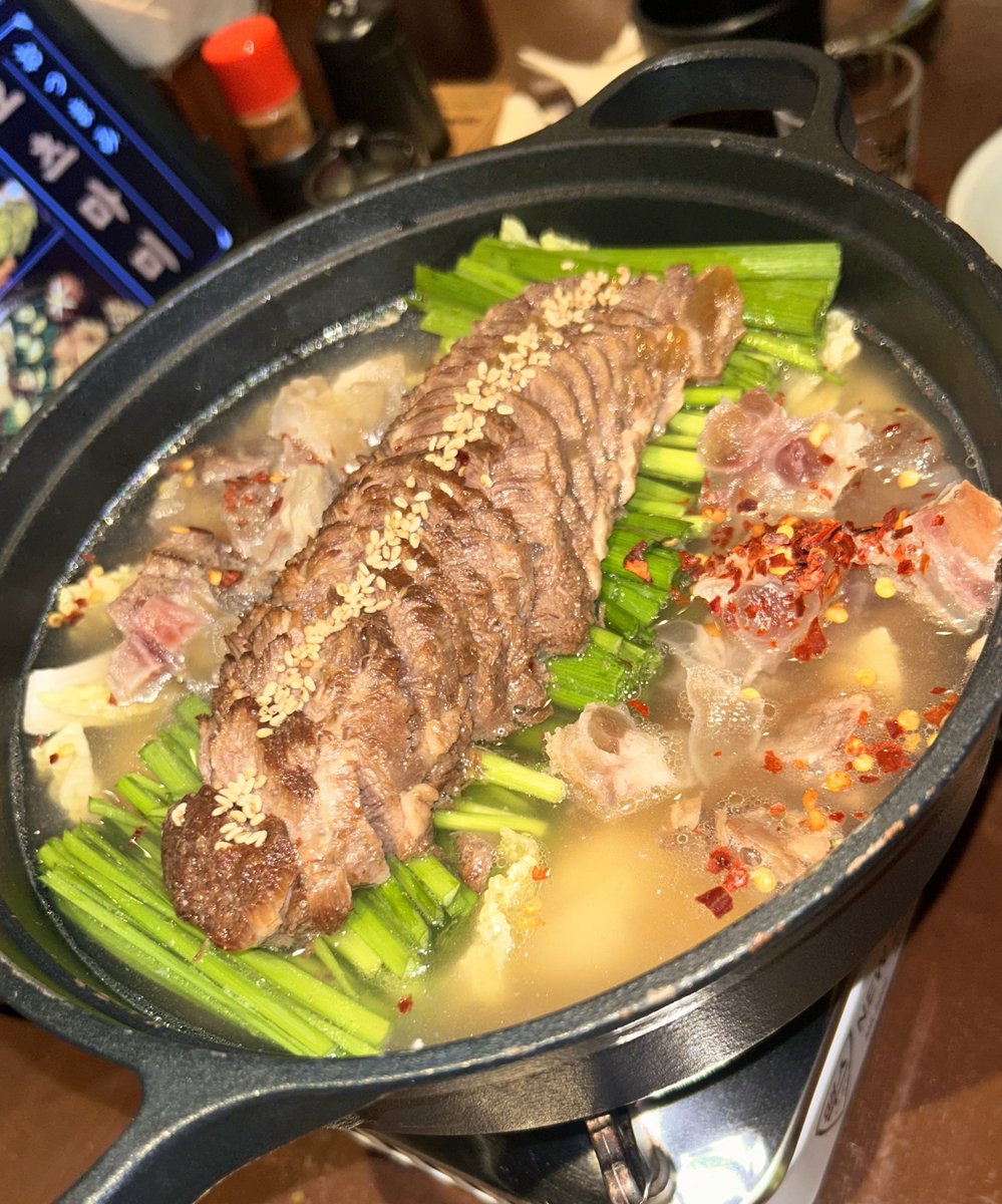 OnAlien__'s tweet photo. 츠쿠네 시켰는데 무슨 몽둥이가 나옴

계란노른자 톡 터트려서 돌돌돌 돌려 먹으면 진심 미친 맛

#온이밥먹자 https://t.co/O3aVVxvZLz