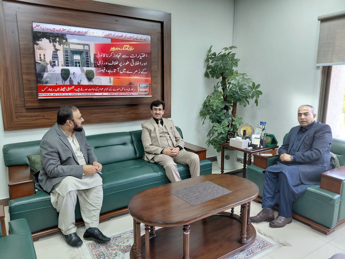 fuislamabad's tweet photo. Rector FUI met Dean (Faculty of Social Sciences), NUML Islamabad to strengthen collaboration in research, curriculum, and industry alignment.#FoundationUniversity #NUML #AcademicCollaboration #SDG4 #SDG17 https://t.co/q0stnsim5p