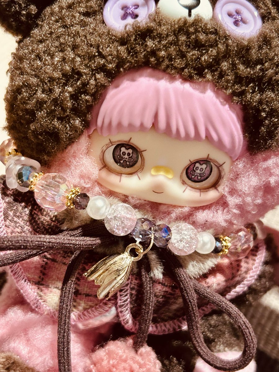 ぬいぐるみの飾りになるなーと思って作り始めたのが最初の動機なんですが、ドールふくも、アクセサリーもあったらいいな。て気持ちを大切にしたいとと思っています。
誰かが同じものを作るなら、作る必要はないと思っています。
天邪鬼な性格ですが、それが誰かと共有できたら嬉しいなと思います