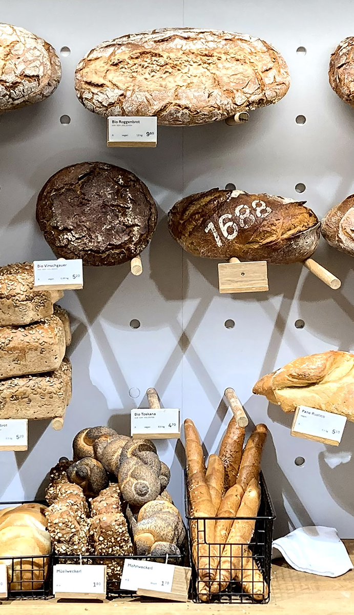 ReciklerkoCans's tweet image. 🥖🥨🥐🧑‍🍳🇦🇹
Bread and pastries on the shelves of the bakery

istockphoto.com/portfolio/Pand…

#Bread #pastries #shelves #bakery #iphone #iphonphoto #iphonecamera #istockphoto #editorialphoto #gettyimages 
#graz #austria