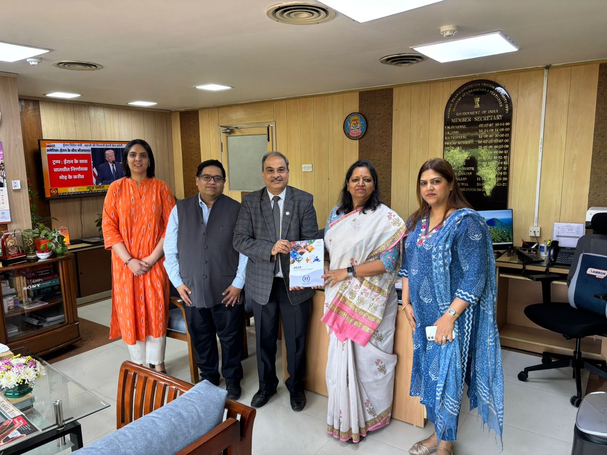EBG_India's tweet photo. Great bilateral dialogue with policymakers, EBG met Smt. Sai Ahlladini Panda, Member Secretary, NPPA. Discussions covered drug &amp; medical device pricing and the evolving regulatory landscape, with inputs from members, Medtronic &amp; BORBHAG Consulting. #Pharma #Healthcare #EBGIndia https://t.co/VmxklByree
