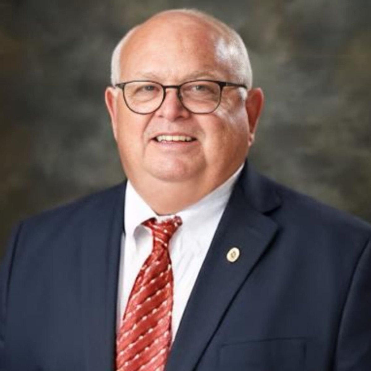 DavidJHarrisJr's tweet image. 🚨HERO: This is Pauls Valley High School (Oklahoma) Principal Kirk Moore. Yesterday, he tackled a would-be school shooter and was shot. 

Because of Principal Moore, no one else was hurt. 

He is recovering in the hospital. 

The suspect is in jail.