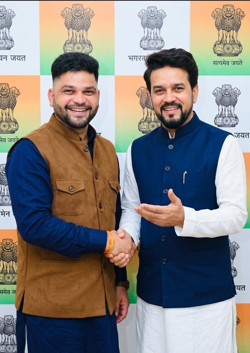 दोनों चेहरे बहुत कुछ कहते हैं 
<a href="/ianuragthakur/">Anurag Thakur</a>