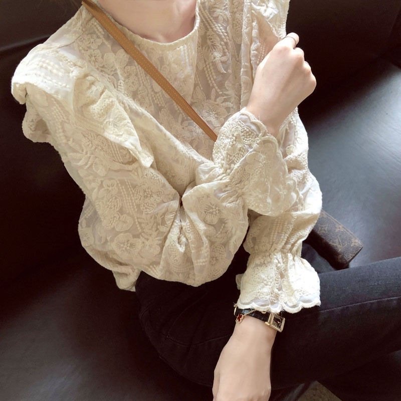 nanayrr_'s tweet photo. Cek [RAISA]Blouse renda bunga wanita lengan panjang Korea Style dengan harga Rp175.000. Dapatkan di Shopee sekarang! https://t.co/uHdds5LmRI https://t.co/QdeQH9eua4