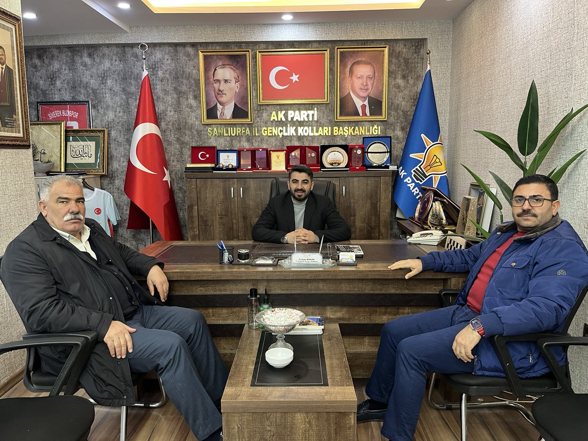 Eyyübiye Belediye Meclis Üyemiz Abdulkadir Karakeçili ile Ak Parti Eyyübiye İlçe Başkan Yardımcısı Aziz Kırmızı’yı il başkanlığımızda ağırladık.

Nazik ziyaretleri için teşekkür ediyorum.

<a href="/milhamigunbegi/">M.İlhami GÜNBEGİ</a> <a href="/furkankucukk_/">Furkan KÜÇÜK</a> <a href="/avyusufibis/">Yusuf İBİŞ</a> <a href="/akgencliksurfa/">AK Gençlik Şanlıurfa</a> 
<a href="/AzizKrmz4/">Aziz Kırmızı</a> <a href="/akarakecili63/">Abdulkadir KARAKEÇİLİ</a>