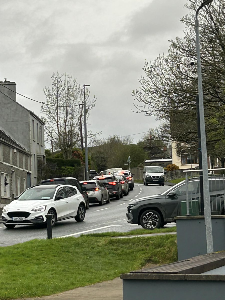 MaireNiM1's tweet photo. No petrol in #Ennistymon Limited supplies of diesel left at Creamery &amp; O'Keefes. Huge queues. No alternative transport. #fuelprotests. Rural communities paying the price for high taxes &amp; inconsiderate protesters. Any protesters at Trump #Doonbeg or TDs offices? https://t.co/6XCqYIcNSv