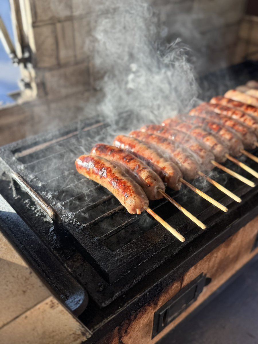 franky_nob's tweet image. ウィンカー出すと行き先悟られるから出さない方が一定数いるそうですね、フランキーノブはどこでウィンナーを焼いてるか悟られる事で生計をたてているのでSNSで常に情報を出しています、今週末は富士見高原リゾートで開催のENSで出店です
#ENS