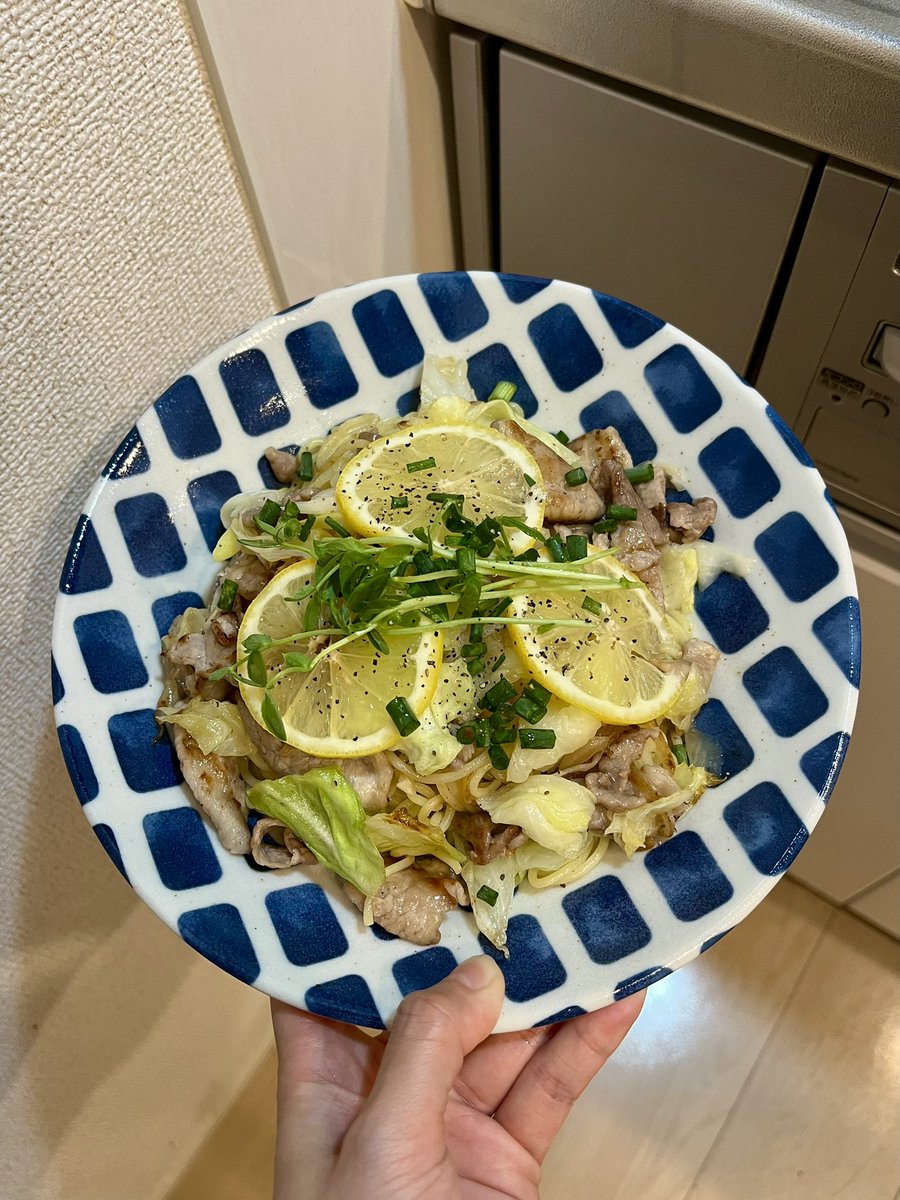 ___24ul's tweet photo. 大絶賛の塩レモン焼きそば https://t.co/FIYYYHUZEy