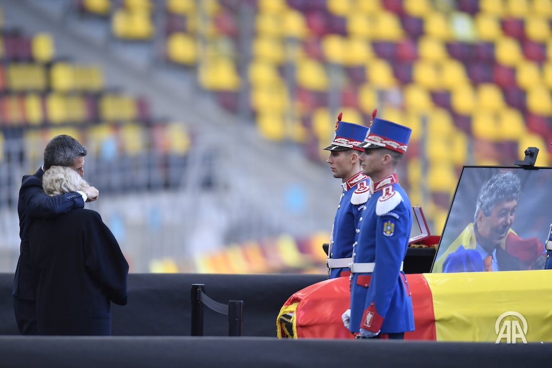 anadoluimages's tweet photo. Romanian coach Mircea Lucescu’s wife, Neli Lucescu, and his son, Razvan Lucescu attend the funeral ceremony of him at the National Arena Stadium in Bucharest, Romania https://t.co/uHZ5CrPO61

📸: Alex Nicodim https://t.co/znHPvDIYl2
