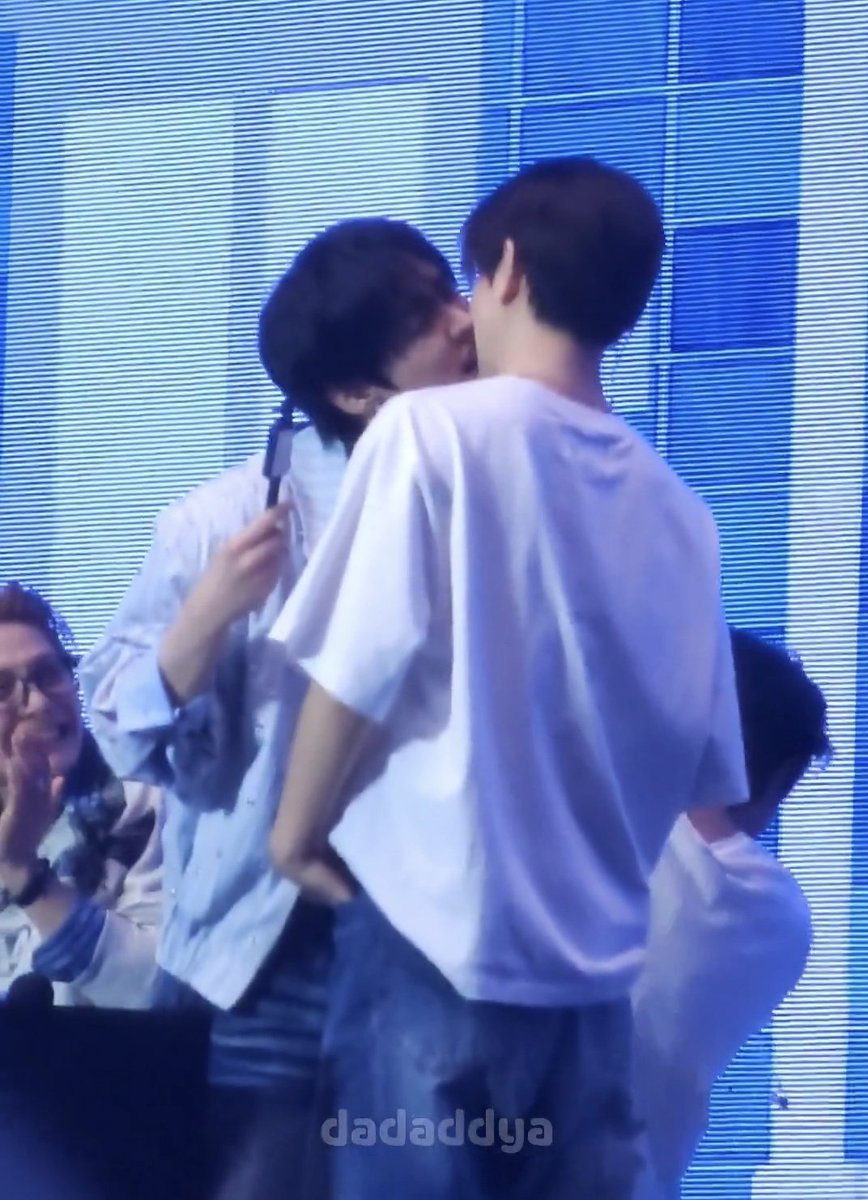 min9yu_onewoo's tweet photo. #whoremembers that one time when minho and seungmin played pepero kiss game on their fanmeeting.... good old time😿 

#2min #가관즈 https://t.co/BNzunhZk06