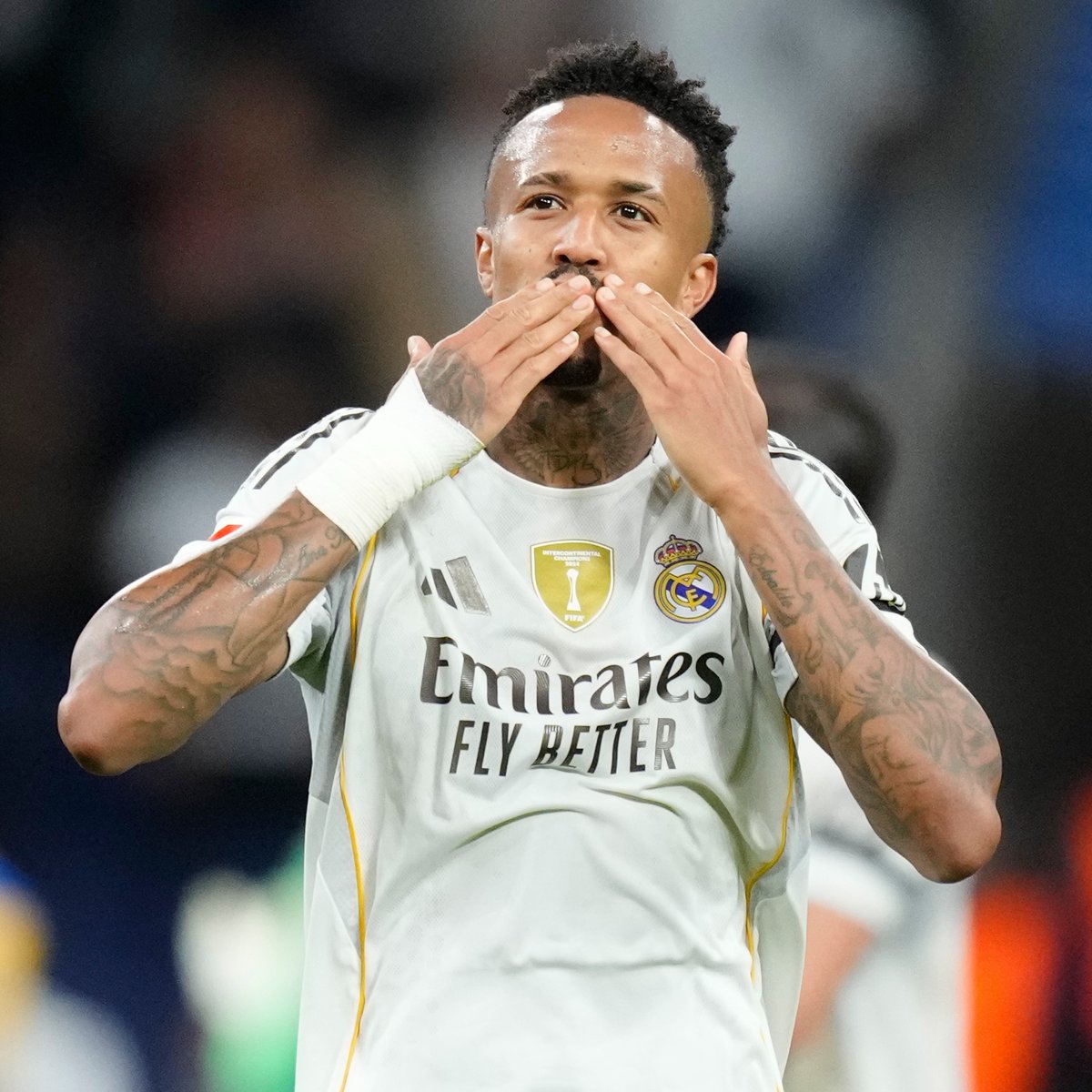 FabrizioRomano's tweet image. 🚨 Álvaro Arbeloa: “When he is fine, Éder Militão is surely the BEST in the world”. 

“Physically he is a dominant player, in the one-to-one, he defends a lot of open space, he has a very powerful aerial game. A great ball exit, mentality, the character, the commanding voice”.