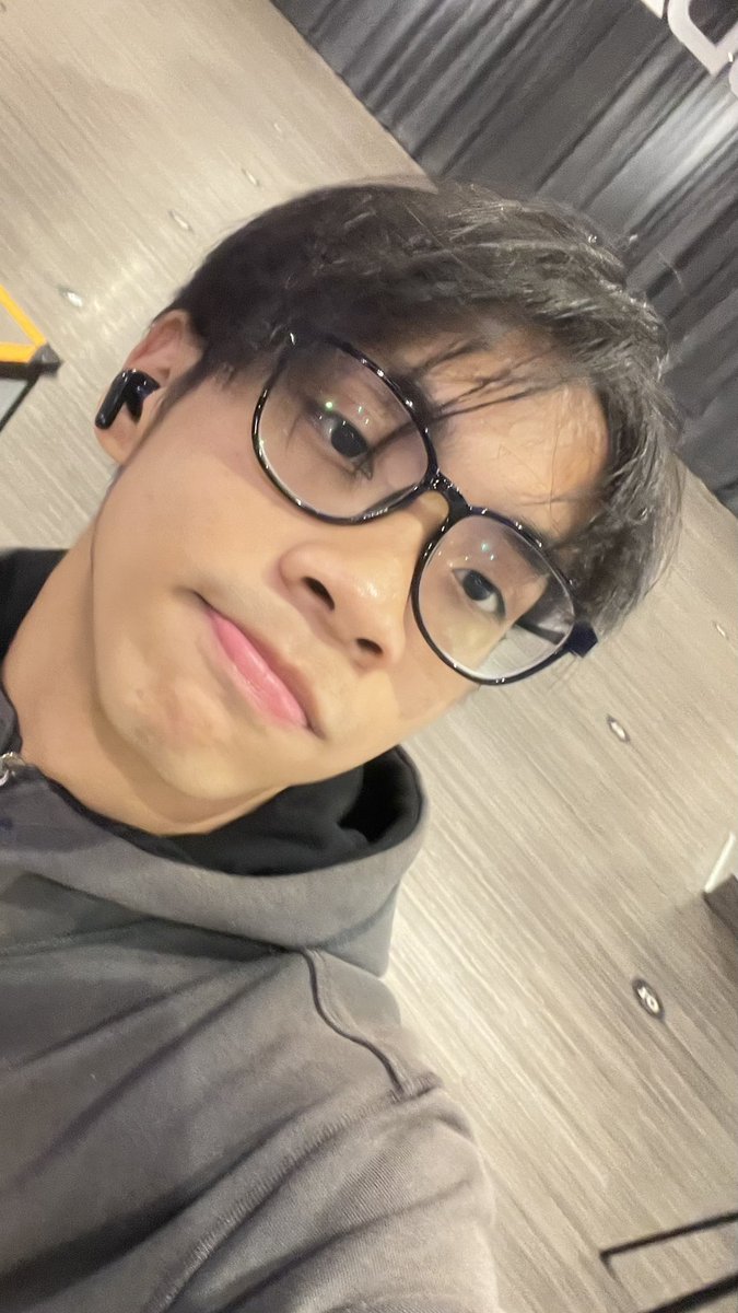 hazellll tweet media