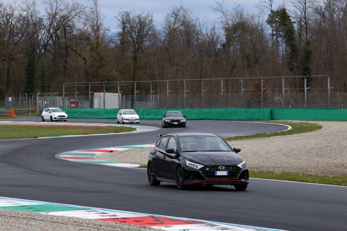 Autodromo_Monza's tweet photo. Going around The Temple Of Speed with our 𝙏𝙧𝙖𝙘𝙠 𝘿𝙖𝙮𝙨!🚦

Domenica 12 aprile e sabato 25 aprile ti aspettiamo in pista con due nuove date dei nostri #TrackDays!🏛️⚡️

Tutte le info su orari e turni 👉 https://t.co/qA9gaGtsMk

#AutodromoNazionaleMonza #TheTempleOfSpeed https://t.co/bYk59xBs43