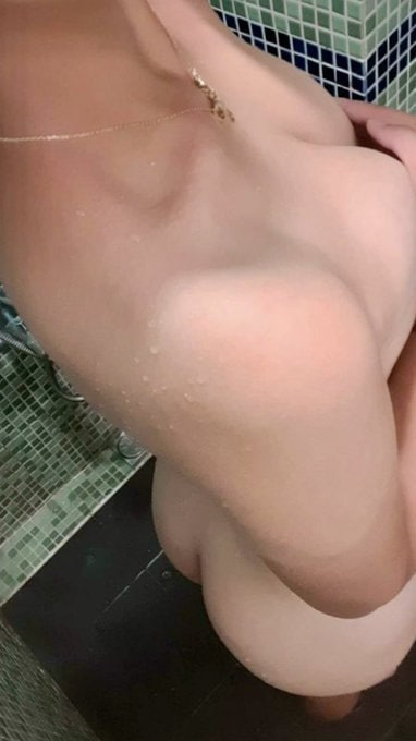 zoudog's tweet photo. 白天是端庄优雅的老师，晚上是一个需要欲望的女人。      不要在你最硬的时候错过了水最多的我 ，约吗？ https://t.co/jszJbUPBwj