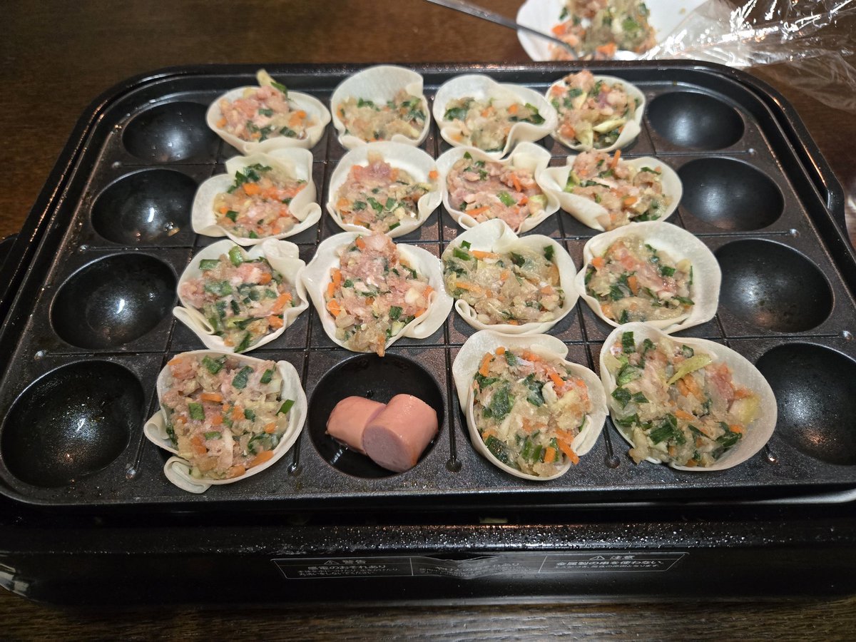 TOPPLACE2026's tweet photo. 逸品🤠
餃子？焼売？
これはもうハイブリッド包みですね🥟🍘
しかも超簡単！
すぐになくなった💯 https://t.co/oqLWK0NlBJ