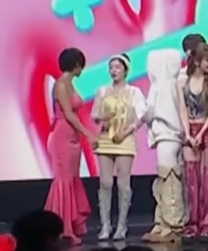 Elle 𓆩𓆪 tweet media