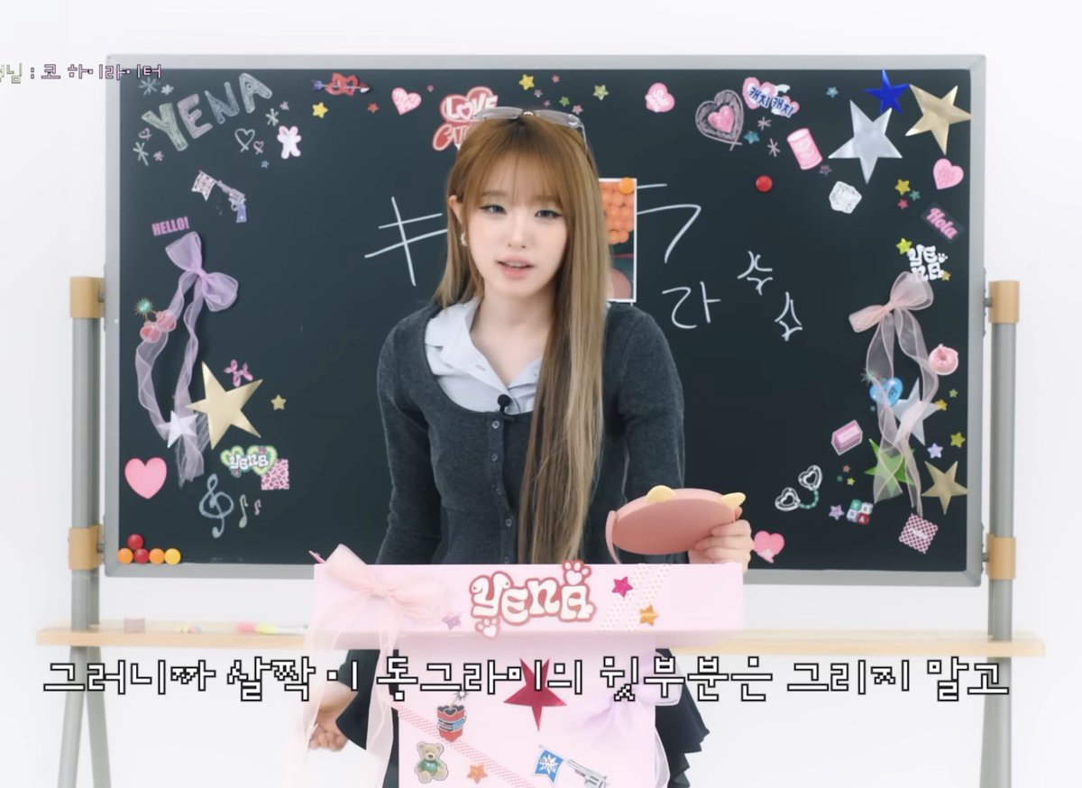 jinjihage2's tweet photo. 이거 최예나님이!
원래 콧볼 동그라미 진주알 박아주는거에서 반원만 그리는 느낌으로 그리라고 꿀팁 주셨어용
I love U 하이라이팅이래여 너무 귀여븜ㅠㅠ💗 https://t.co/0QDStSLWR8