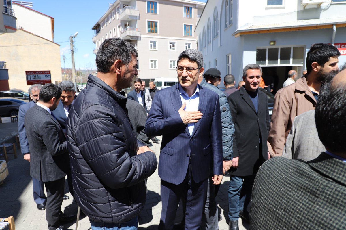 yilmaz_seven's tweet photo. Milletvekillerimiz Sayın Feyzi Berdibek ve Sayın Zeki Korkutata ile birlikte Genç ilçemizdeki esnaf ve vatandaşlarımızı ziyaret ettik. İlçemizin ihtiyaçları ve halkımızın beklentileri üzerine verimli bir sohbet gerçekleştirdik. Şehrimizin her köşesinde vatandaşımızla iç içe olmaya gayret gösteriyoruz. @bingolakparti