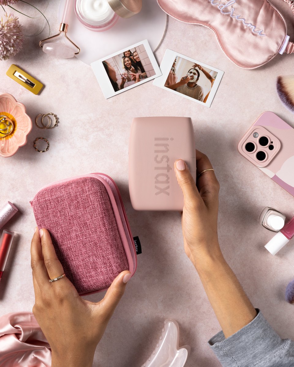 fujifilmjp_ck's tweet photo. \かわいいが詰まった��ンクのチェキたち🩷/
instax mini Evoとinstax mini Link 3で、
かわいい思い出づくりを📸
撮って、プリントして、飾って。
“可愛い”をぎゅっと詰め込められます✨
#instax #チェキ #instaxminiEvo #instaxminiLink3 https://t.co/blacNtSOqX