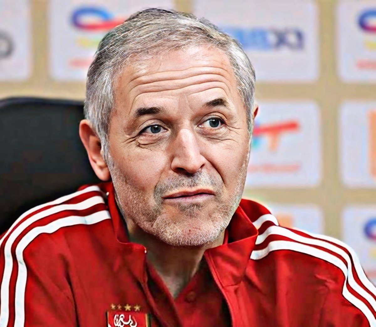 في تاني مؤتمر صحفي لمارسيل كولر قال : المدرب هو العنصر الوحيد في المنظومة دي اللي ممكن يمشي تاني يوم بقرار إقالة ، يعني مفيش مجلس ادارة بيمشي تاني يوم ولا هتمشي لاعيبة وتجيب لاعيبة تاني يوم.. ف الجمهور هنا بيتجه للحل الاسهل والاسرع ويقولك نمشي المدرب ، فانا جاي دارس الاهلي صح