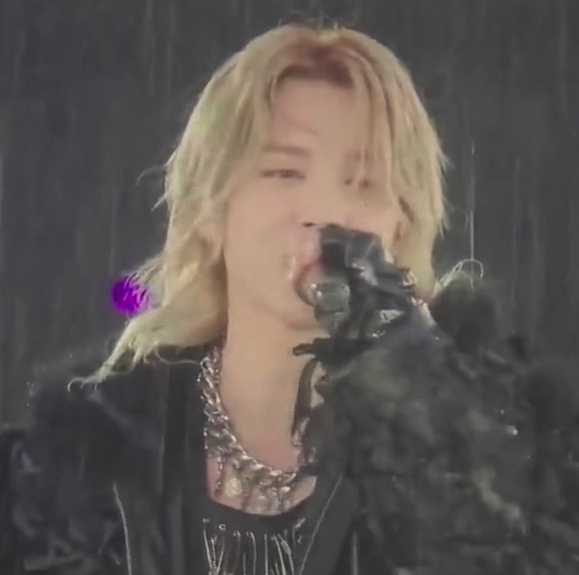 About Music tweet media