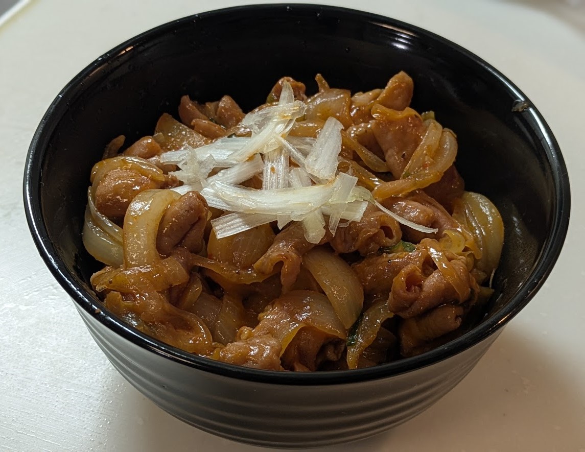 メインはホルモン丼