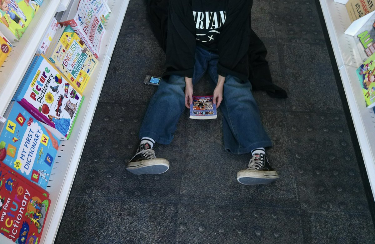 lifenofeeling's tweet image. #random ⭐️