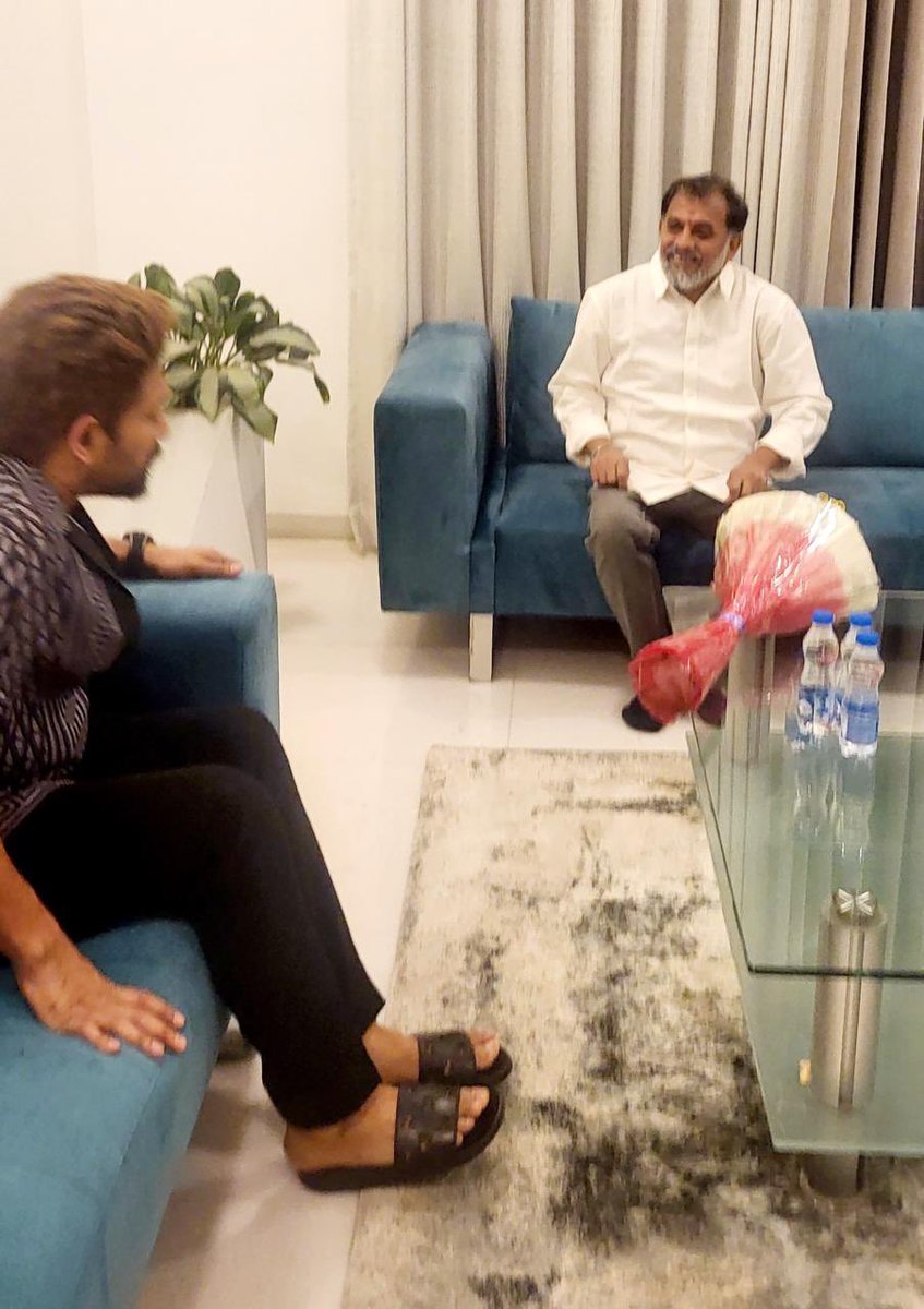 IamEluruSreenu's tweet image. Popular writer #SatyadevJanga conveyed his heartfelt wishes to Icon Star #AlluArjun on his birthday