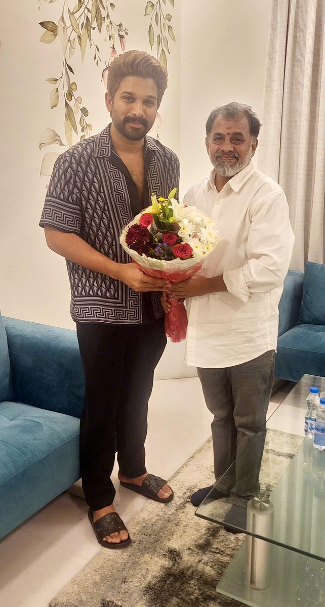 IamEluruSreenu's tweet image. Popular writer #SatyadevJanga conveyed his heartfelt wishes to Icon Star #AlluArjun on his birthday