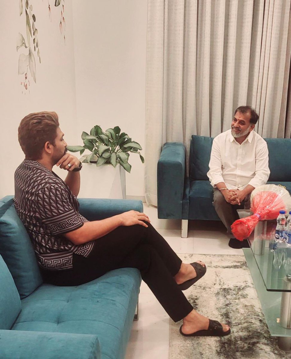 IamEluruSreenu's tweet image. Popular writer #SatyadevJanga conveyed his heartfelt wishes to Icon Star #AlluArjun on his birthday