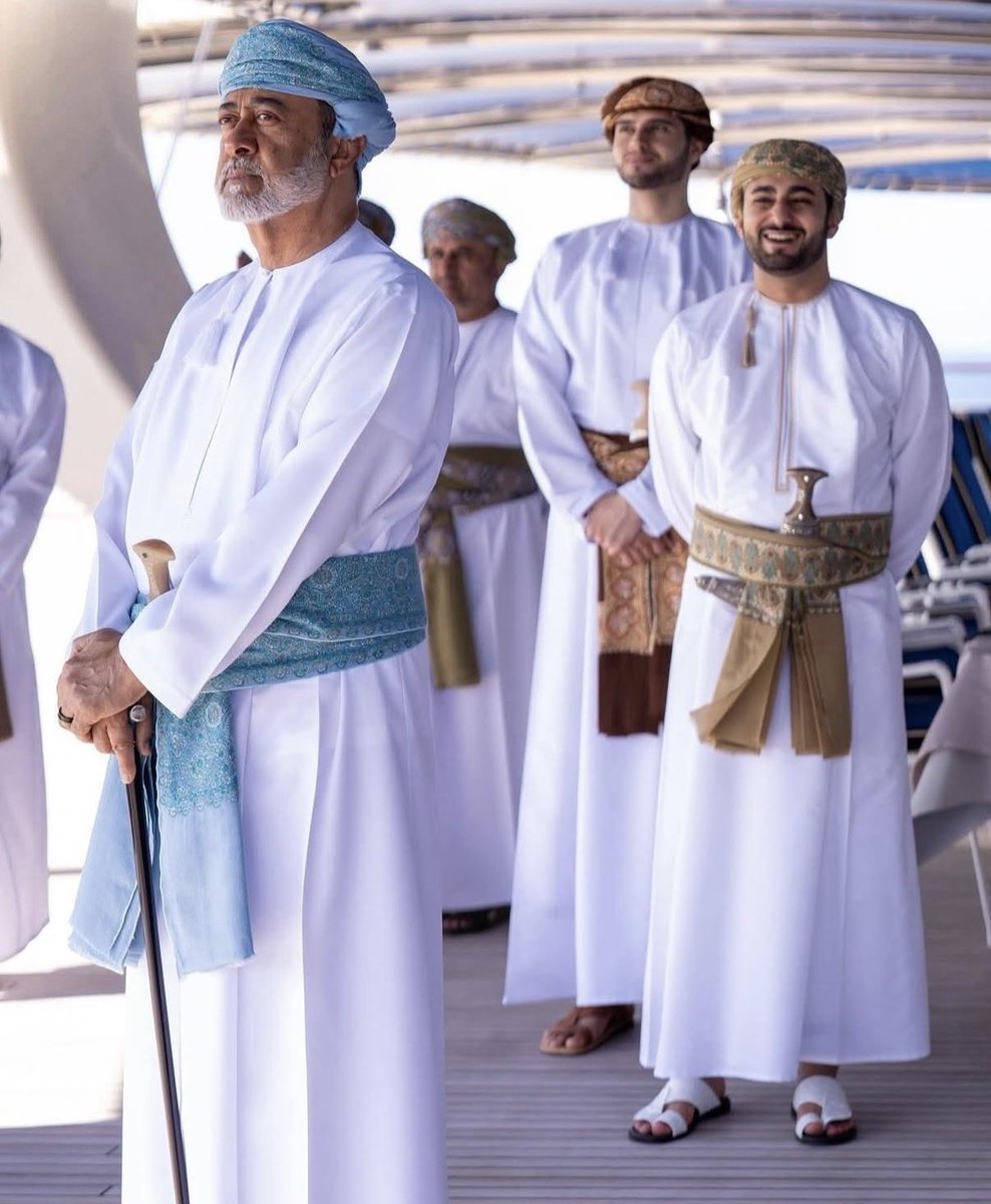 Nibras_AlNamani's tweet photo. هيثمُ المجدِ يا فخرَ الزمانْ
يا قائداً بالعزمِ يبني الأمانْ

سِرتَ بعُمانَ نحوَ العُلا بثباتْ
فأزهرتْ في ظلّك الأرضُ جنانْ 
#هيثم_بن_طارق_آل_سعيد 
#عمان_أرض_السلام 
#عمان_وفية_للعرب https://t.co/eGV4MVCeWO