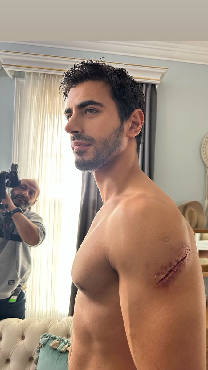 EminGGlobal's tweet image. 🆕 📸 Emin via IG subscription 

Ateş Karahan… just wow.

#EminGünenç #Arafta #AteşKarahan #MerTeş