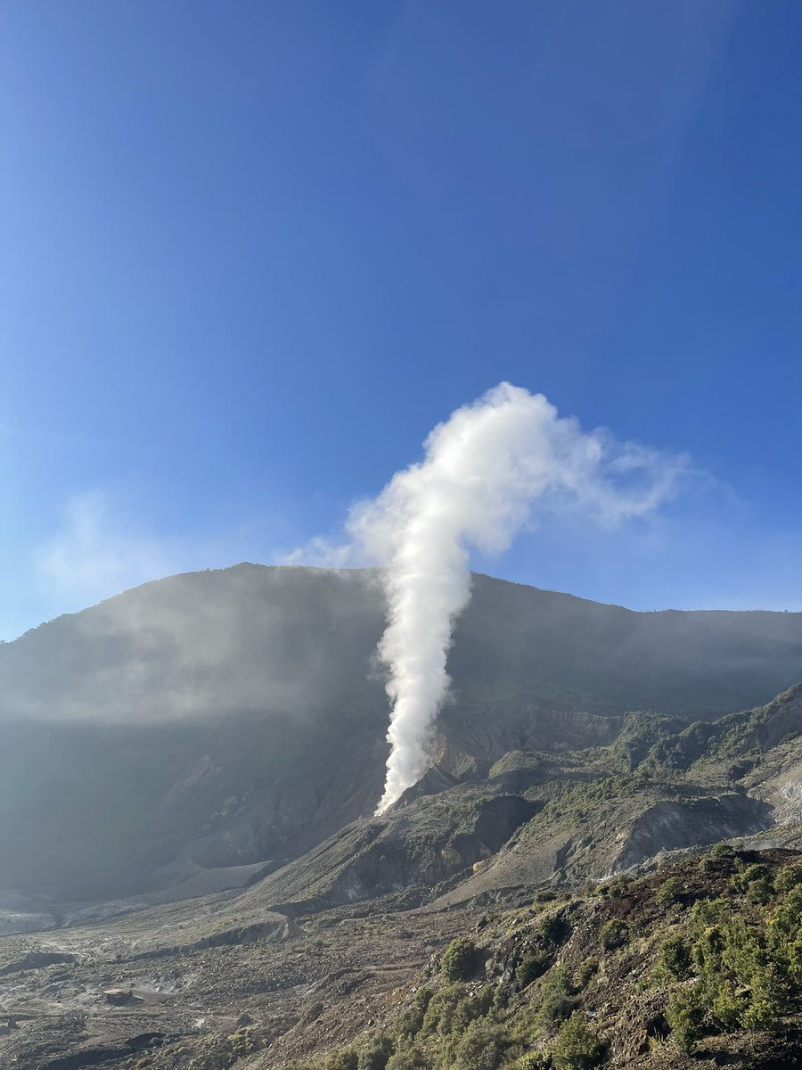 skidyve's tweet photo. tim ingin kabur tapi bentar penuhin wishlist dulu ⛅️⛰️ https://t.co/OdT3InLbW1
