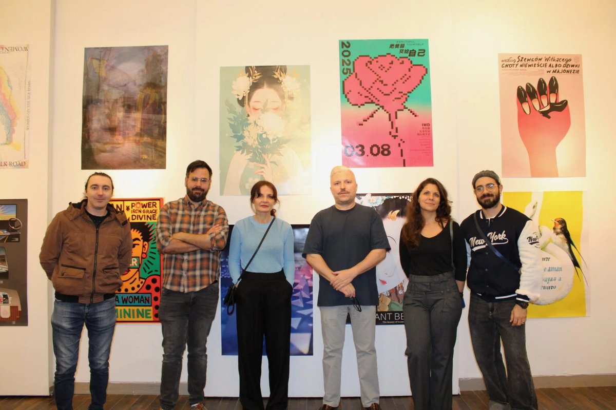 camaradesevilla's tweet image. 🤝#España, #Polonia y #China convergen en la Fundación @camaradesevilla a través de la exposición #WOMAN🎨

🖼️La exposición gráfica ‘𝗪.𝗢.𝗠.𝗔.𝗡.- 𝗪𝗼𝗺𝗮𝗻 𝗢𝗯𝘀𝗲𝗿𝘃𝗲𝗱: 𝗠𝗼𝘁𝗶𝘃𝗲𝘀 𝗮𝗻𝗱 𝗡𝗮𝗿𝗿𝗮𝘁𝗶𝘃𝗲𝘀’ es una iniciativa de carácter internacional, en la que el