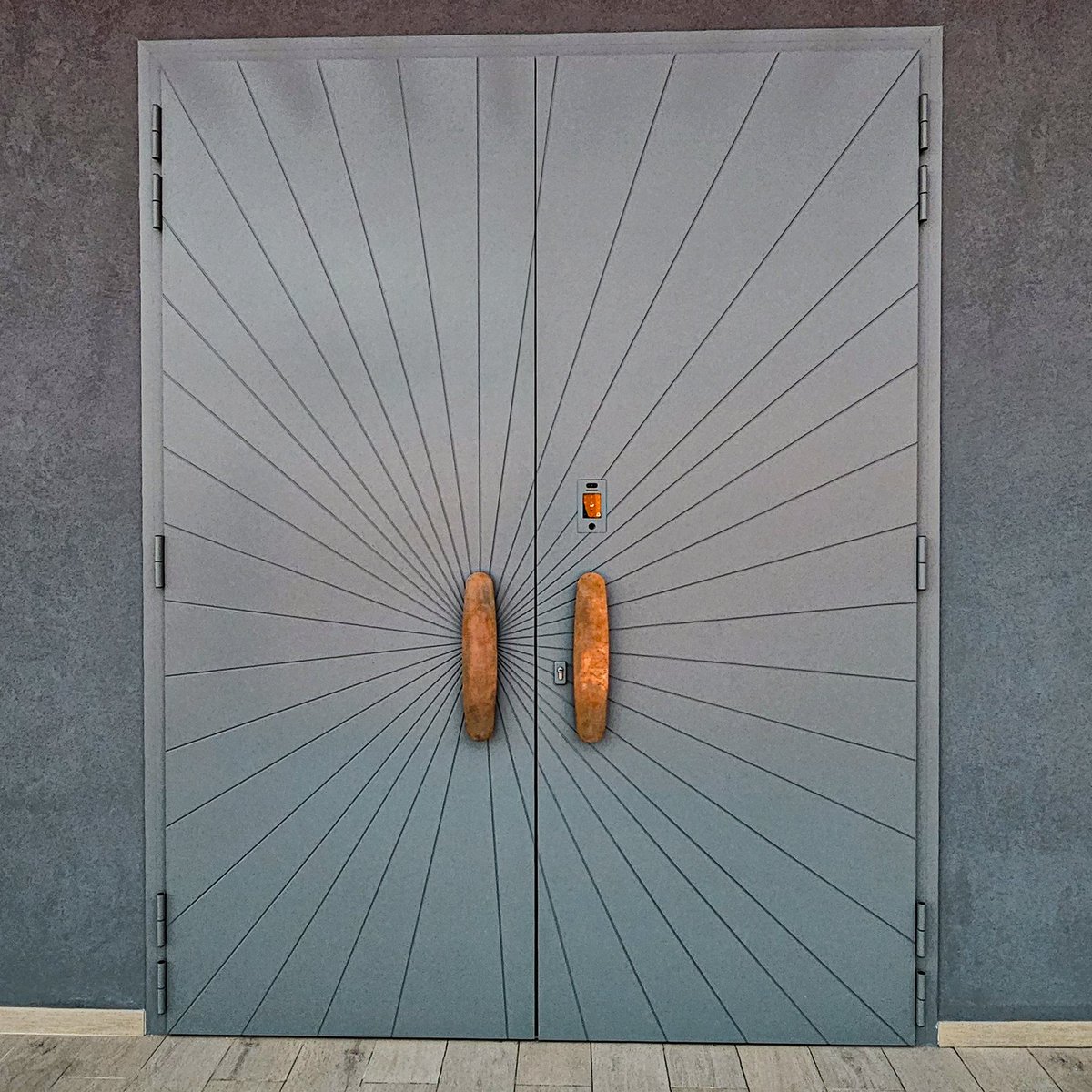 technicdoor's tweet photo. Bold design, impeccable functionality. With 100mm thickness, the grooves in the aluminum finish create a striking architectural aesthetic.🌿

📩 info@technicdoor.com
📞 +351 961 128 952
💻 https://t.co/nVt1ivwJxb

#technicdoor #luxurydoors #architecture #hingeddoor #frontdoor https://t.co/hLUbxdqFOs