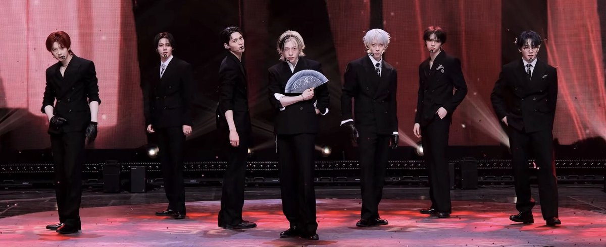 &☾𖤓 tweet media