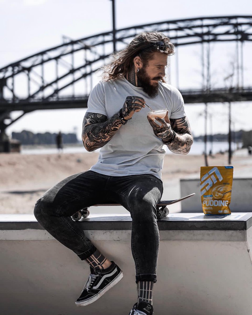 thecreekmanco_'s tweet image. ᵂᴱᴿᴮᵁᴺᴳ
Savage mode = protein pudding anytime, anywhere 😎🍮 Where’s the most inappropriate place I should eat it next? Challenge accepted 👀
Use “selling25” @fitmart_de for 25% off @esncom bestsellers (today only) 🏋️‍♂️
#SavageSunday #FitnessFun #ProteinSnack #GymLife