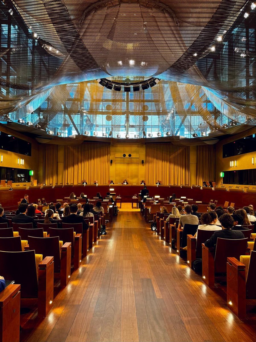 CourUEPresse's tweet photo. 🎓⚖️ Tout est prêt pour la finale du European Law Moot Court 2026 !

Le 17 avril, nous accueillerons les meilleurs étudiants en droit de l’UE à la CJUE.

📺 Finale en direct sur LinkedIn et notre site.

#ELMC #DroitUE #CJUE https://t.co/tUQUwbjZjH