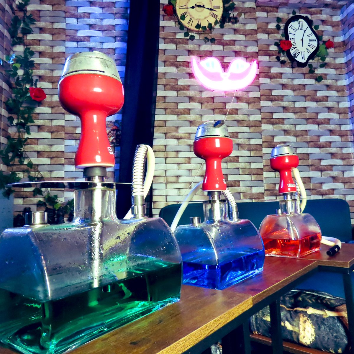 20:00オープンです🙆‍♀️
今月前半おすすめシーシャ✨️
カラーボトルのオプション、本日も2台まで無料でお試し可能です(お色はお選びいただけません🙏)
今夜もお待ちしております！

#名古屋 #シーシャ #シーシャ深夜営業 #名古屋アフターバー #名古屋シーシャバー #シーシャ好きと繋がりたい