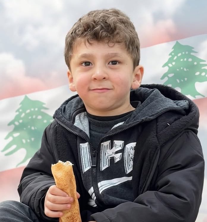 daoud00961's tweet photo. عيون اطفال الجنوب الجميلة،

ضحكاتهم، صناديق العابهم، حقائبهم المدرسية، احلامهم و خيالهم، لحظات رعبهم، اكفهم الصغيرة المتعلقة بثوب الامان على امهاتهم

ليسو خسائر جانبية، و لا يوجد دم اغلى و لا اقدس من دمهم.

و كل من يتعامل معهم بطائفية عنصري بغيض. 

وكل من يتجاوزهم ليسأل عن ماذا كان هدف الاسرائيلي، ليس سوى بوق صهيوني على مقدمة الميركافا.