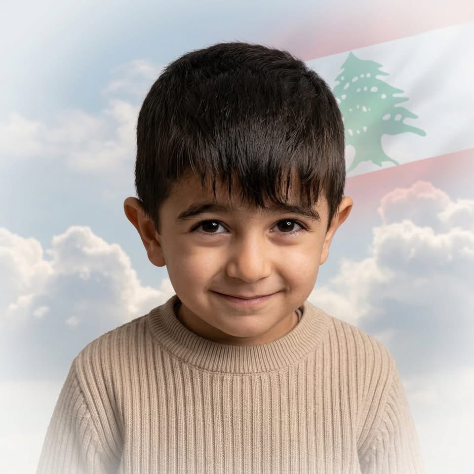 daoud00961's tweet photo. عيون اطفال الجنوب الجميلة،

ضحكاتهم، صناديق العابهم، حقائبهم المدرسية، احلامهم و خيالهم، لحظات رعبهم، اكفهم الصغيرة المتعلقة بثوب الامان على امهاتهم

ليسو خسائر جانبية، و لا يوجد دم اغلى و لا اقدس من دمهم.

و كل من يتعامل معهم بطائفية عنصري بغيض. 

وكل من يتجاوزهم ليسأل عن ماذا كان هدف الاسرائيلي، ليس سوى بوق صهيوني على مقدمة الميركافا.