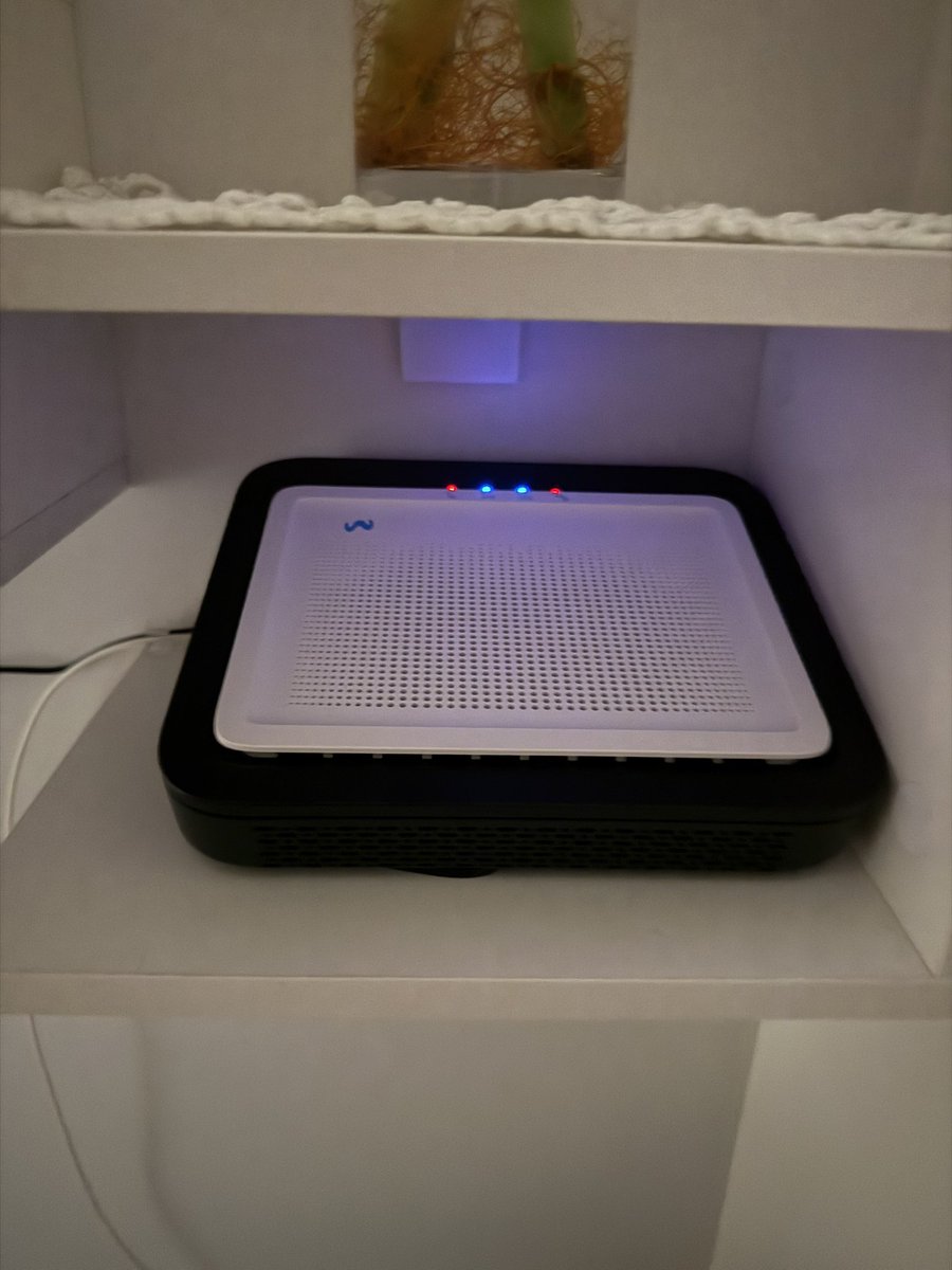 whxisprz_'s tweet photo. @movistar_es puente de Vallecas, madrid, sin wifi, internet ni TV,  y sin telefonía 5g o parecida, estoy con la E en el teléfono, desde hace casi 2h
¿Tenéis algún problema? Que no habéis comunicado nada https://t.co/rcDHHVgnNq