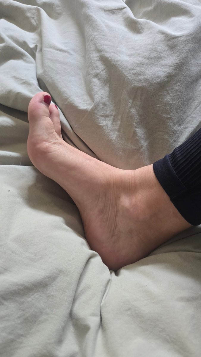 Lizzy1215667's tweet photo. @rt_feet Still waiting.... https://t.co/iLlHWb06oX