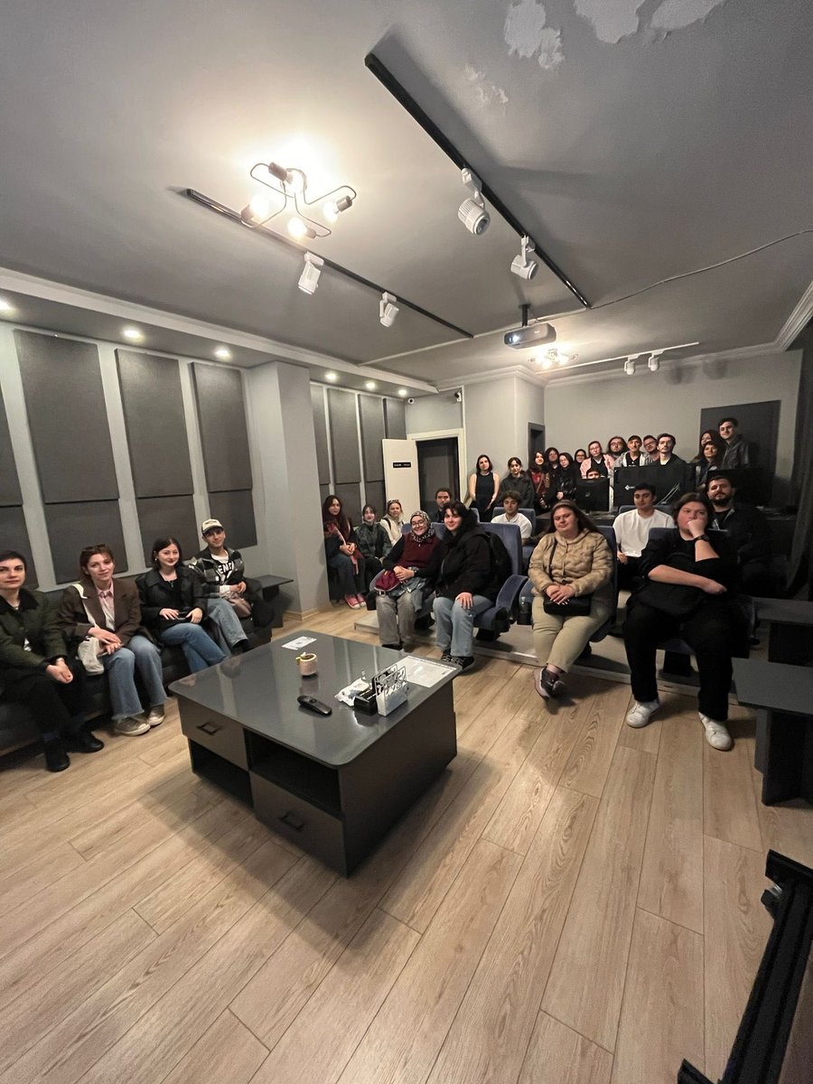 mattepost's tweet photo. Mimar Sinan Üniversitesi öğrencileri MattePost Post Production’ı ziyaret etti.

Online, Offline, VFX ve Color süreçlerini Uğur İçbak anlatımıyla ele aldık.

Yeni nesil sinemacılarla buluşmaya devam ediyoruz.

#MattePost #PostProduction #VFX https://t.co/21udfrv64R