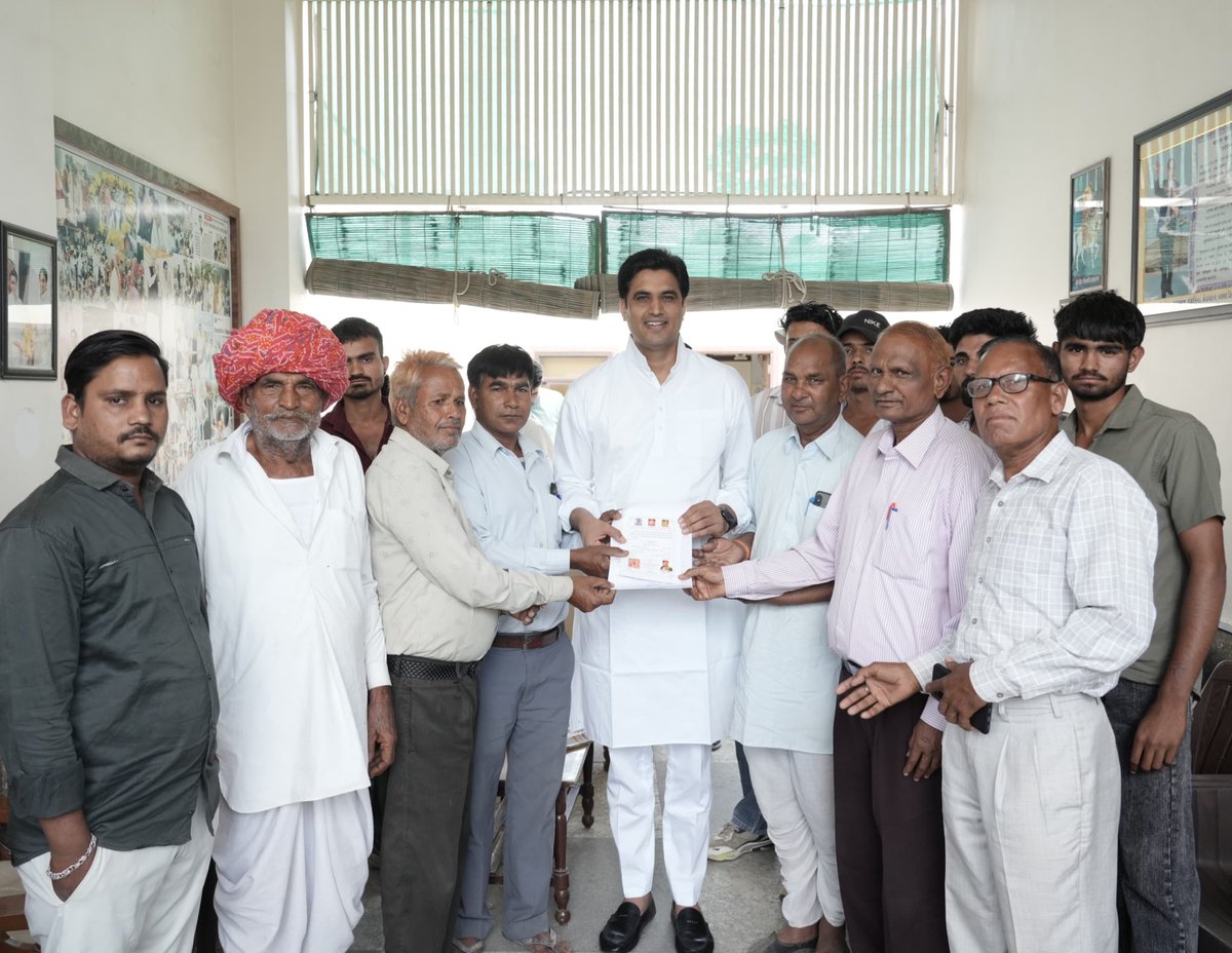 DrVikasAjmer's tweet image. निरन्तरता के क्रम में किशनगढ़ आवास पर जनसुनवाई!!
#PeopleFirst