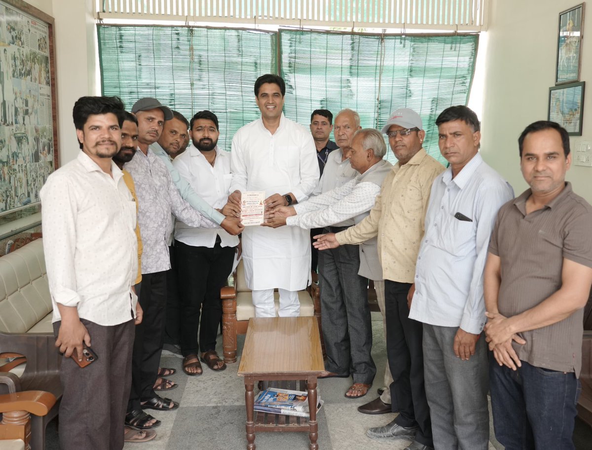 DrVikasAjmer's tweet image. निरन्तरता के क्रम में किशनगढ़ आवास पर जनसुनवाई!!
#PeopleFirst