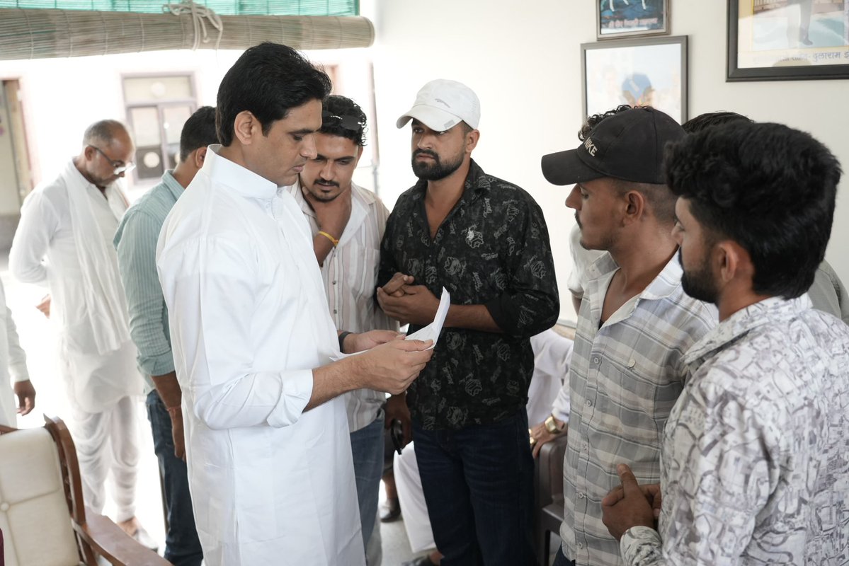 DrVikasAjmer's tweet image. निरन्तरता के क्रम में किशनगढ़ आवास पर जनसुनवाई!!
#PeopleFirst